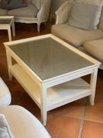 4 tables basses rectangulaires ou carrées, en bois laqué beige...
