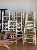 168 fauteuils paysan ou chaises en bois laqué crème, assise...