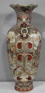 Important vase en porcelaine de SATSUMA, à décor de deux...
