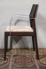 TONON: Suite de quatre fauteuils en bois et acier, assise...