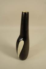 Attribué à ORLANDO : Vase en céramique irisée blanc/noir de...
