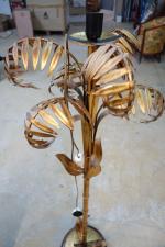 Lampadaire Palmier en métal doré, fût simulant le bambou, sur...