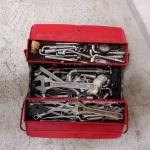 FACOM et divers: Boîte à outils  en acier comprenant...