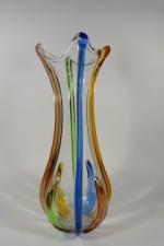 Grand vase en cristal coloré à de forme libre, ...