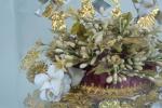 Bouquet de mariée sous globe de verre, socle en bois...