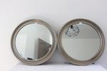 Paire de miroirs circulaires en acier brossé, travail italien des...