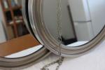 Paire de miroirs circulaires en acier brossé, travail italien des...