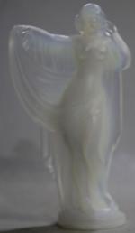 SABINO Paris: "La Vénus au voile" Sculpture en verre opalescent....