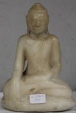 Sujet en albâtre représentant le Bouddha assis en méditation sur...