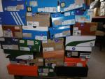 Lot d'environ 100 paires (+-3) de chaussures de sport, mode,...