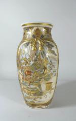SATSUMA, Vase à décor polychrome et or  à décor...