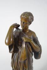 École XIXe, Femme drapée à l'antique, statuette en bronze à...