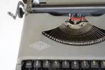 OLYMPIA -  TRAVELLER : Machine à écrire de voyage...
