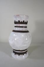 Vase de forme balustre en céramique craquelée à 5 frises...