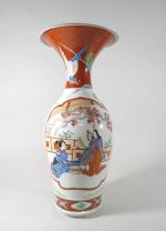 Vase à col évasé en porcelaine à décor polychrome ...