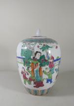 Chine XXème siècle: Pot à gingembre en porcelaine polychrome à...