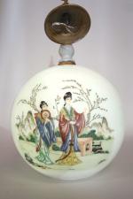 Suspension globe en opaline blanche à décor asiatique de deux...