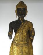THAILANDE - Début XXe siècle

Bouddha debout en bronze laqué or,...