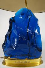 BACCARAT: lampe  en cristal bleu imitant un rocher sur...