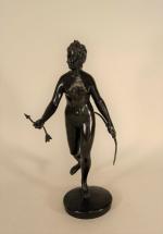 D'après Jean Antoine HOUDON (1741-1828)
Diane chasseresse. Bronze à patine brune,...