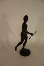 D'après Jean Antoine HOUDON (1741-1828)
Diane chasseresse. Bronze à patine brune,...