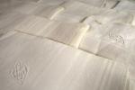 Nappe en coton blanche et 12 serviettes monogrammées BC. Tâches