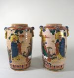 SATSUMA, Paire de vases en terre cuite imitant la porcelaine...