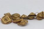 17 boutons divers en métal doré de la marque Chanel
