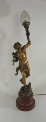 Lampe en bronze doré à décor de jeune homme portant...