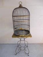 Cage à oiseaux ovoïde en métal et laiton ouvrant par...