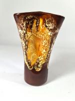 VALLAURIS, Vase de forme libre en céramique émaillée à décor...