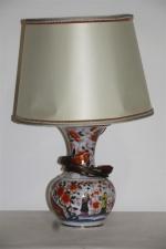 Vase en porcelaine de Satsuma monté en lampe. H: 30...
