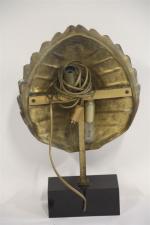 Maison CHARLES: Lampe tortue en métal doré. H: 44cm.