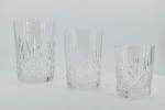 Partie de service de verres en cristal taillé comprenant 9...