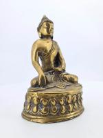 Statuette en bronze doré représentant Bouddha assis en position du...