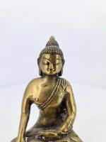 Statuette en bronze doré représentant Bouddha assis en position du...