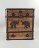 Porte-bouteille en bois et ornementation d'éléphant en laiton, Inde, fin...
