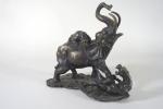 JAPON - XXe siècle

Groupe en bronze à patine brune, éléphant...