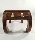 Petite table basse dite "table à opium" en bois à...