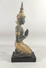 Statuette de Bouddha en bronze à patine verte et doré...