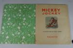 LOT DISNEY: MICKEY  2 albums cartonnés et un Pinocchio...