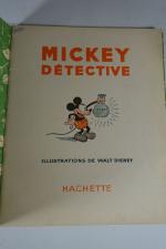 LOT DISNEY: MICKEY  2 albums cartonnés et un Pinocchio...