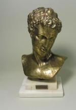 Ecole grecque XXème s. : Buste d'homme à l'antique, bronze...