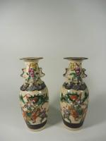 CHINE - Début XXe siècle : Paire de vases balustre...