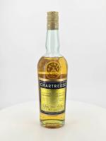 1 bouteille de Chartreuse jaune L. GARNIER (petites usures à...