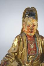 Statuette en bois polychrome représentant une guanyin rustique, Chine, ...