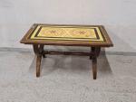 Table base en bois à plateau de carreaux de céramique...