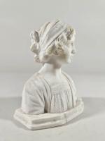 Portrait d'une jeune fille, sculpture en pierre blanche signée MIGNON...