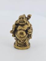 Suite de six petits bouddhas en bronze doré dans des...