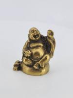 Suite de six petits bouddhas en bronze doré dans des...